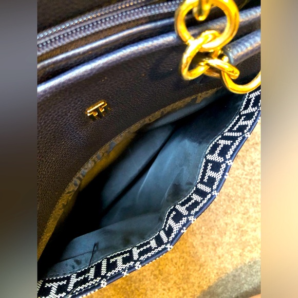 Tommy Hilfiger navy purse 😀 - Picture 3 of 9